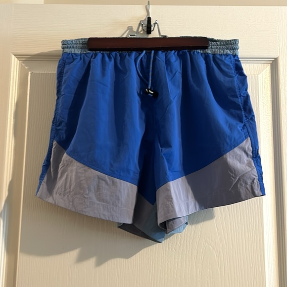 Lululemon Evergreen High-Rise Short 4.5" - Picture 4 of 5